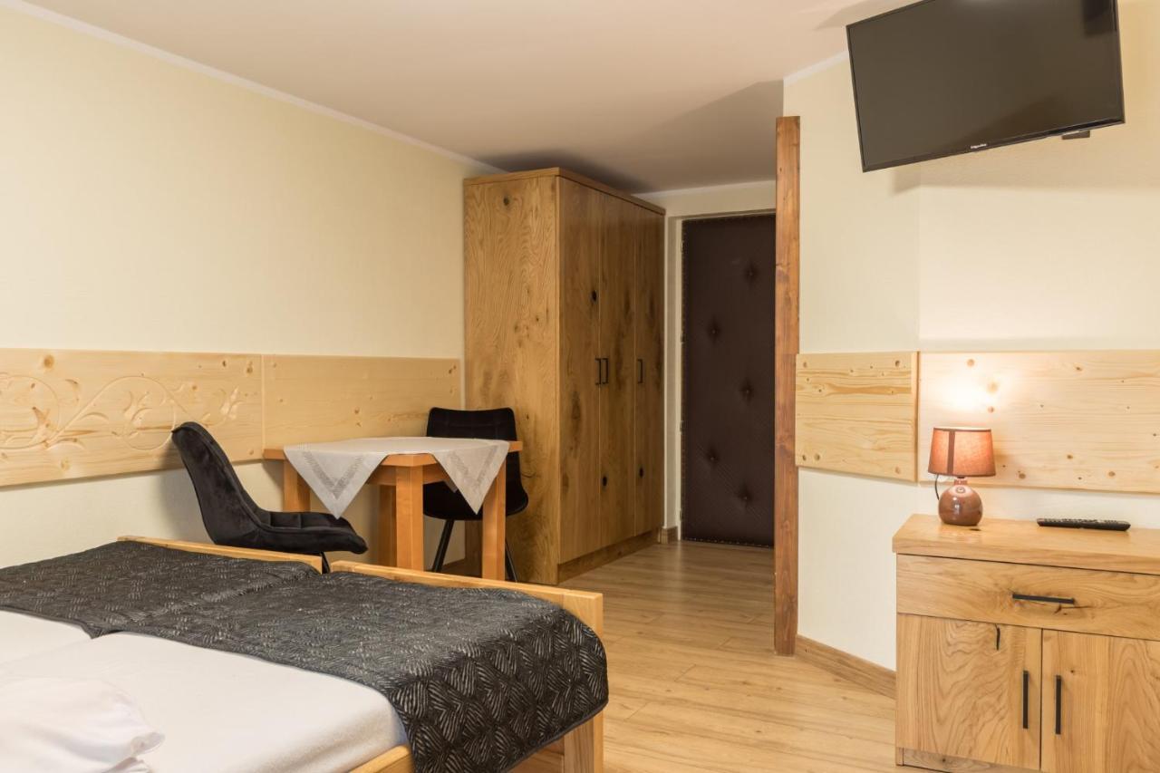ムジャシフレ Lesny Dwor Bed & Breakfast エクステリア 写真