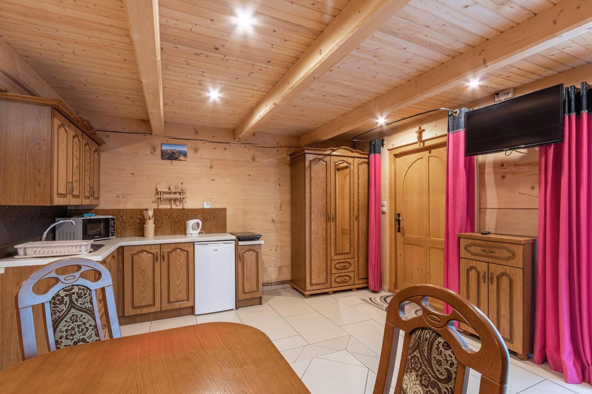 ムジャシフレ Lesny Dwor Bed & Breakfast エクステリア 写真